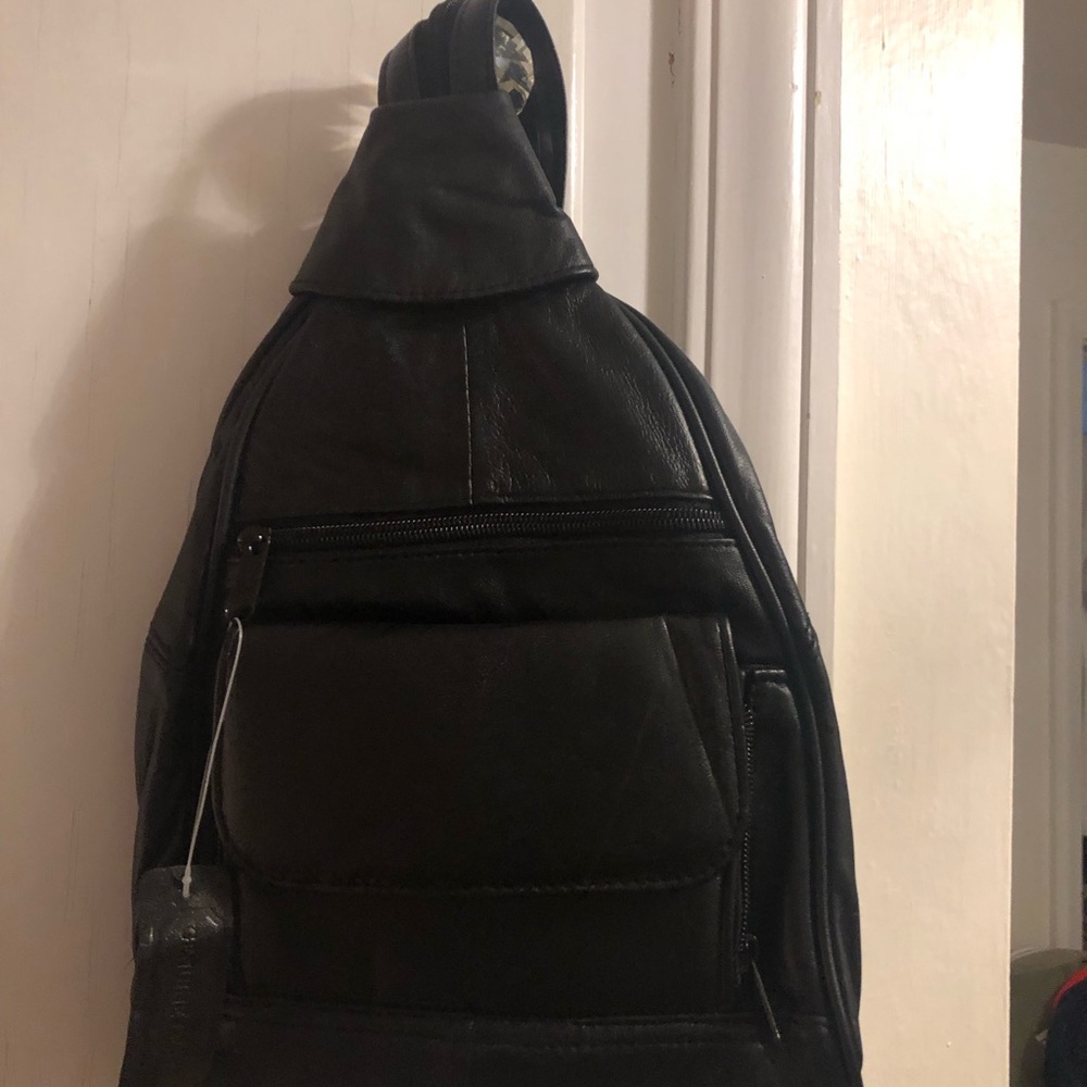 Men’s black leather saddle bag